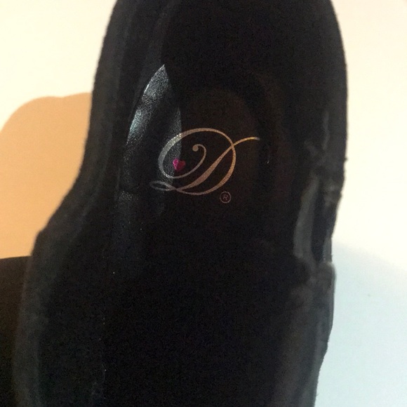 Booties 🖤 - Picture 6 of 7